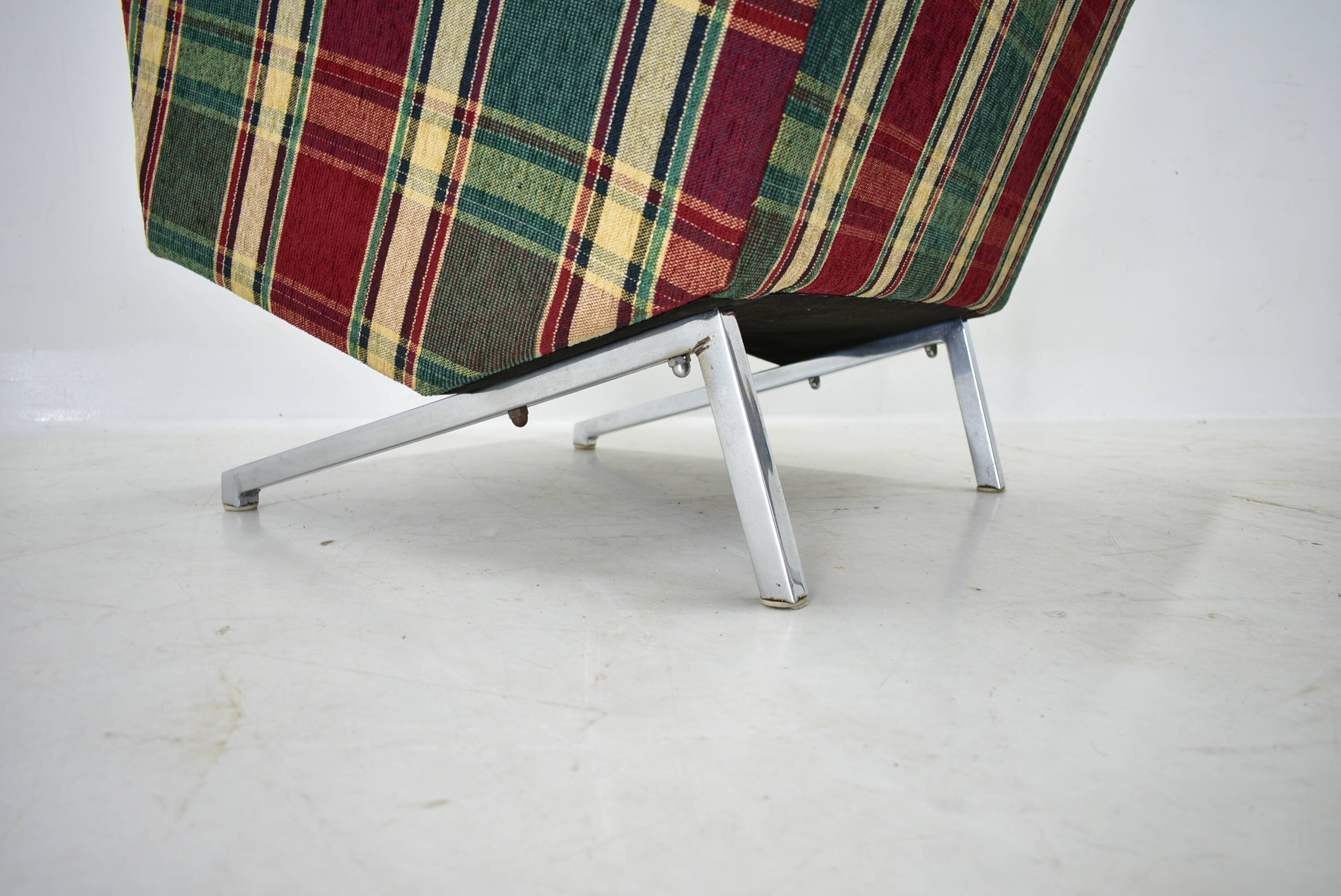 1970s Pair of Italian Design Armchairs