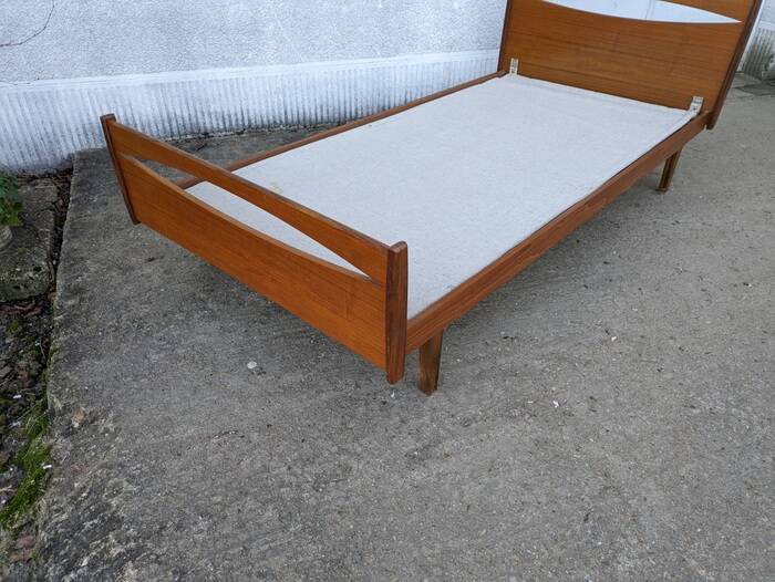Vintage single bed