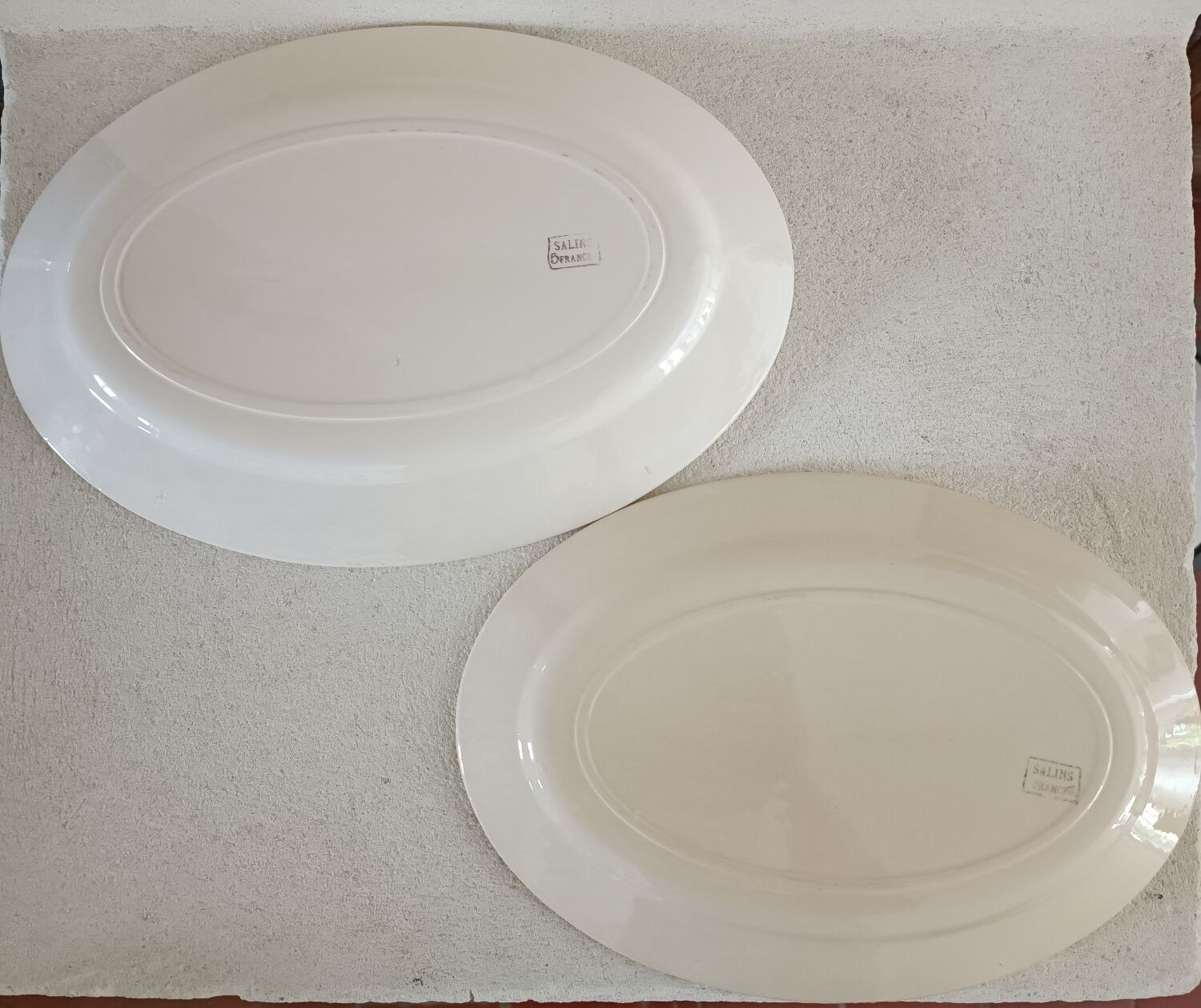 2 dishes and 1 plate iron earth Salins