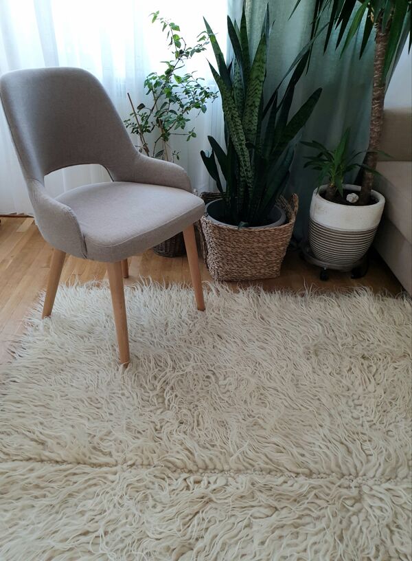 tapis moelleux blanc neige, tapis roumain tissé à la main