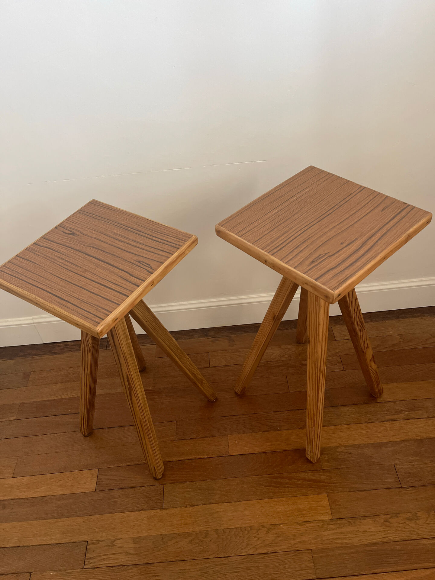 2 tabourets en Formica vintage