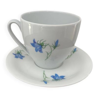 Tasse et sa soucoupe porcelaine de Limoges blanche et bleue décorée de fleurs
