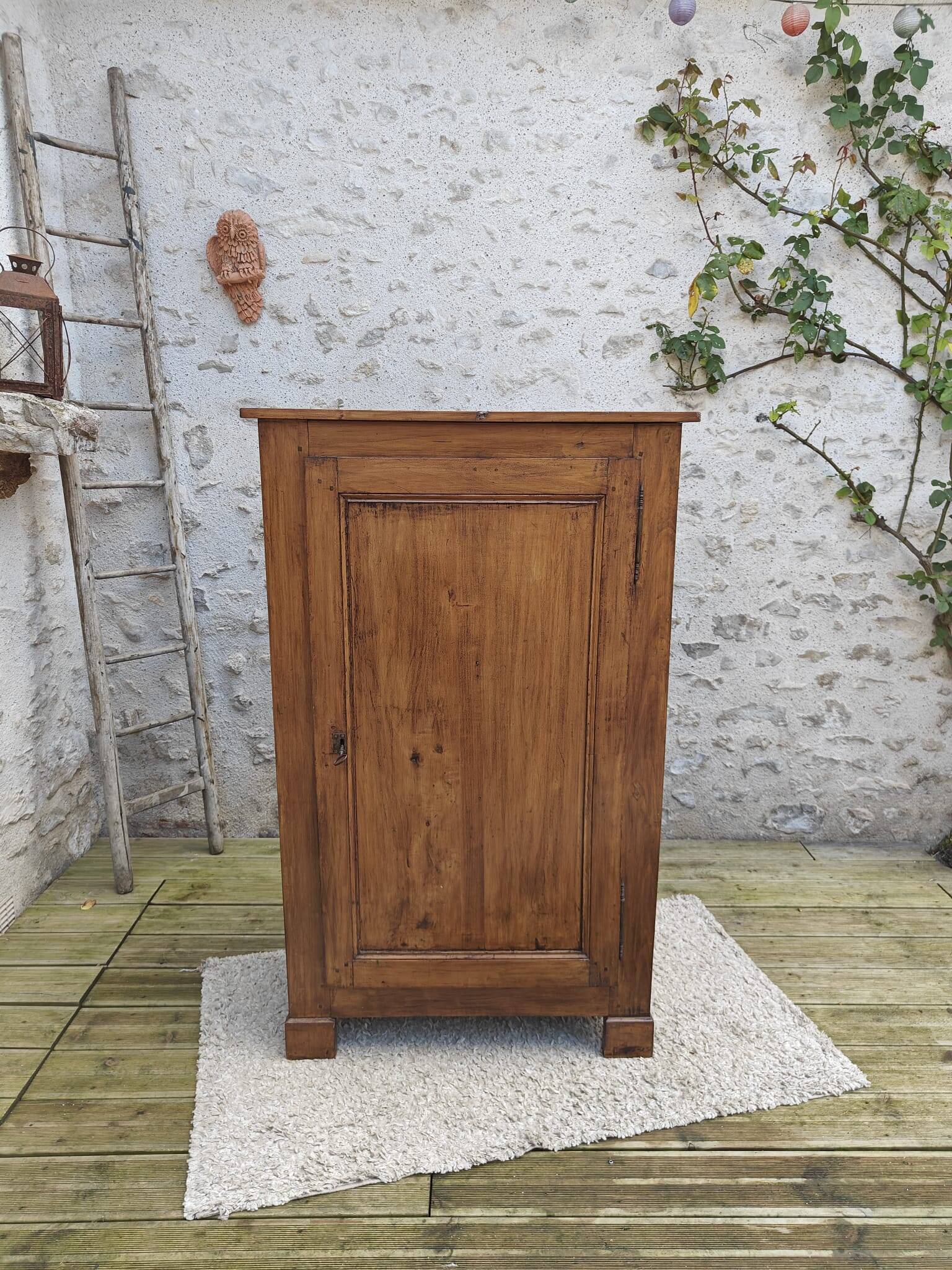 Old bonnet maker