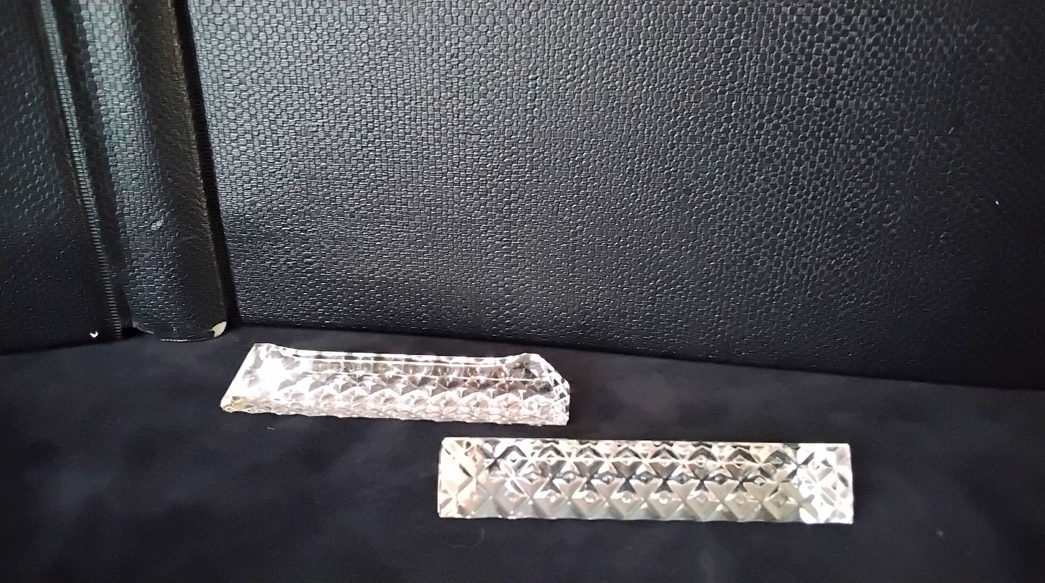 Coffret de 10 porte couteaux en cristal au plomb forme triangulaire