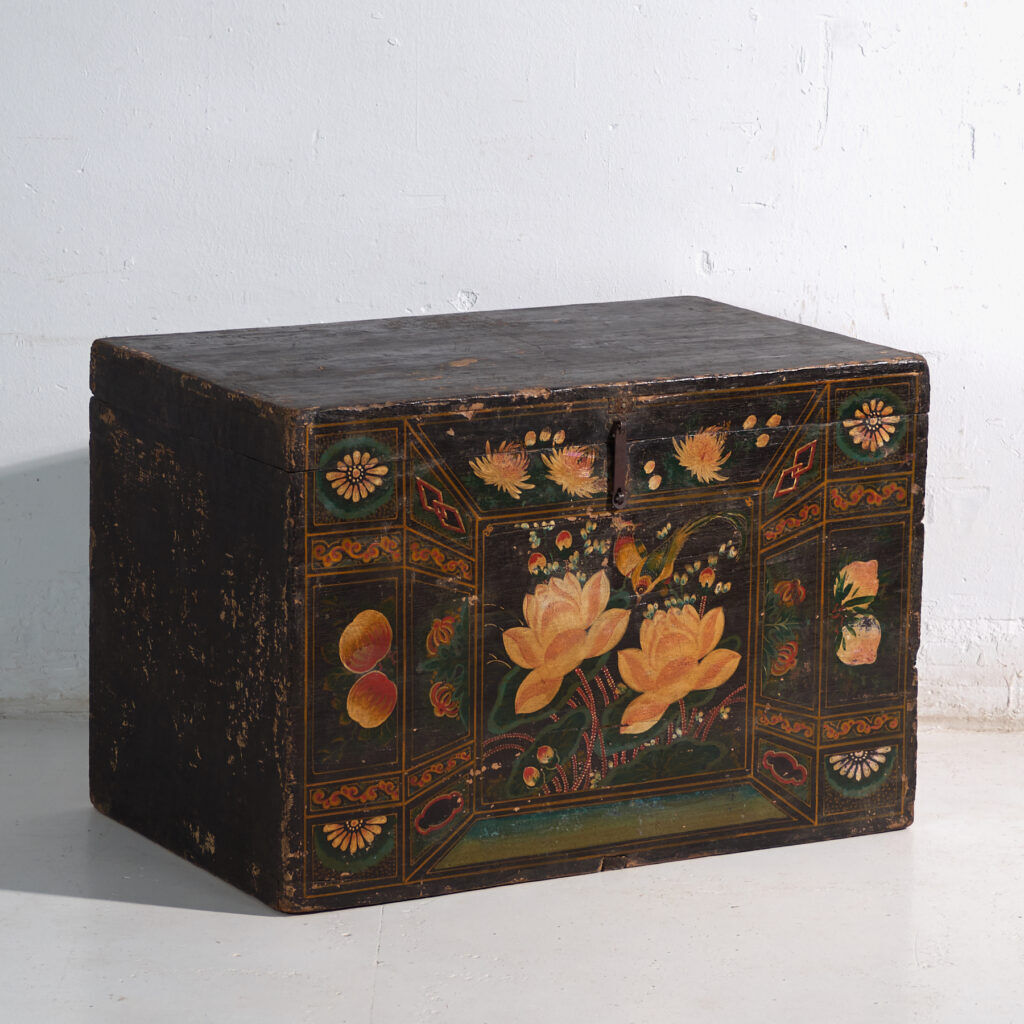 Antique chest painted in pine wood – China, around 1900
