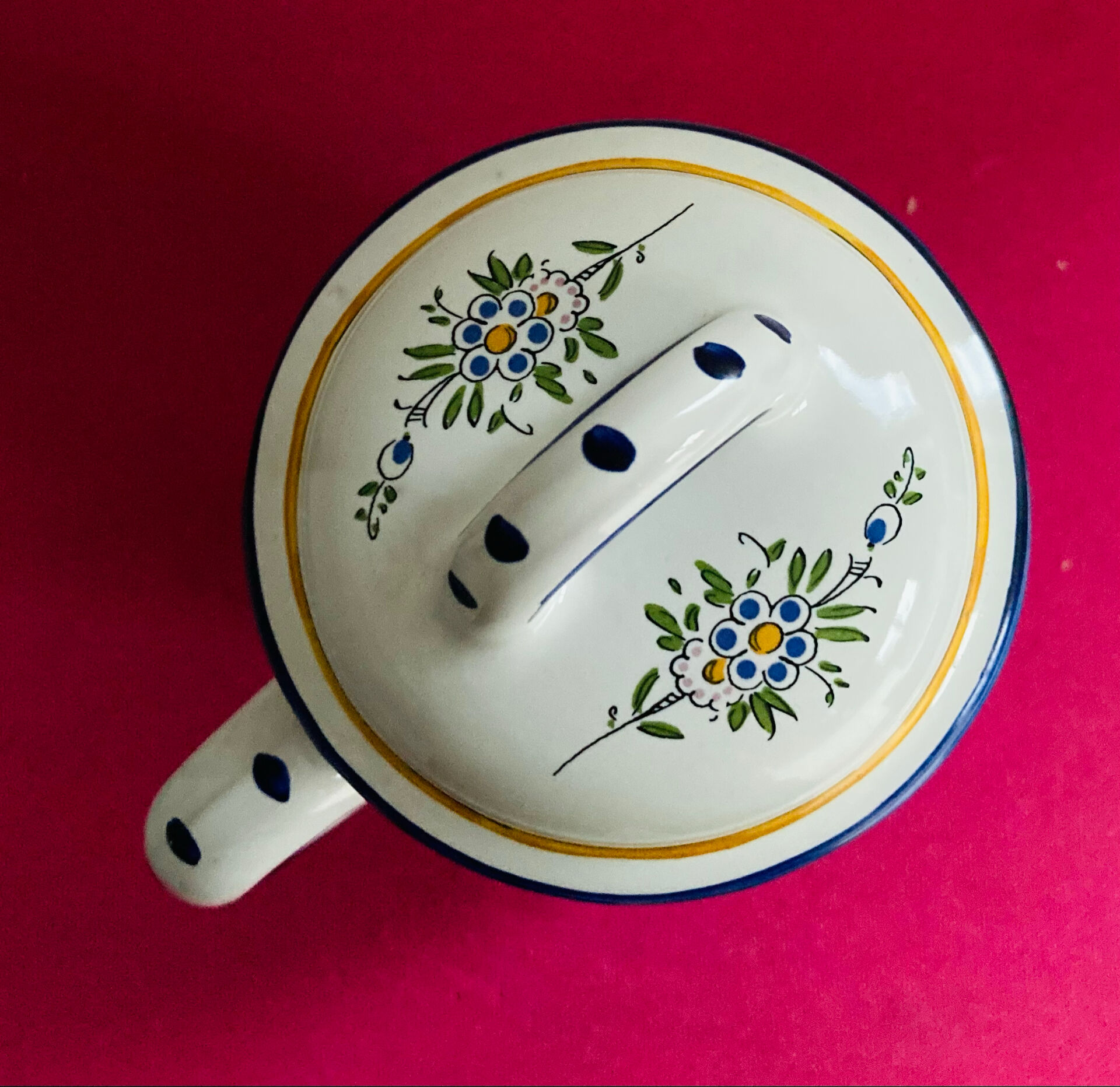 Covered pot from the 19th century by the Art pottery of Angoulême Le Renoleau.