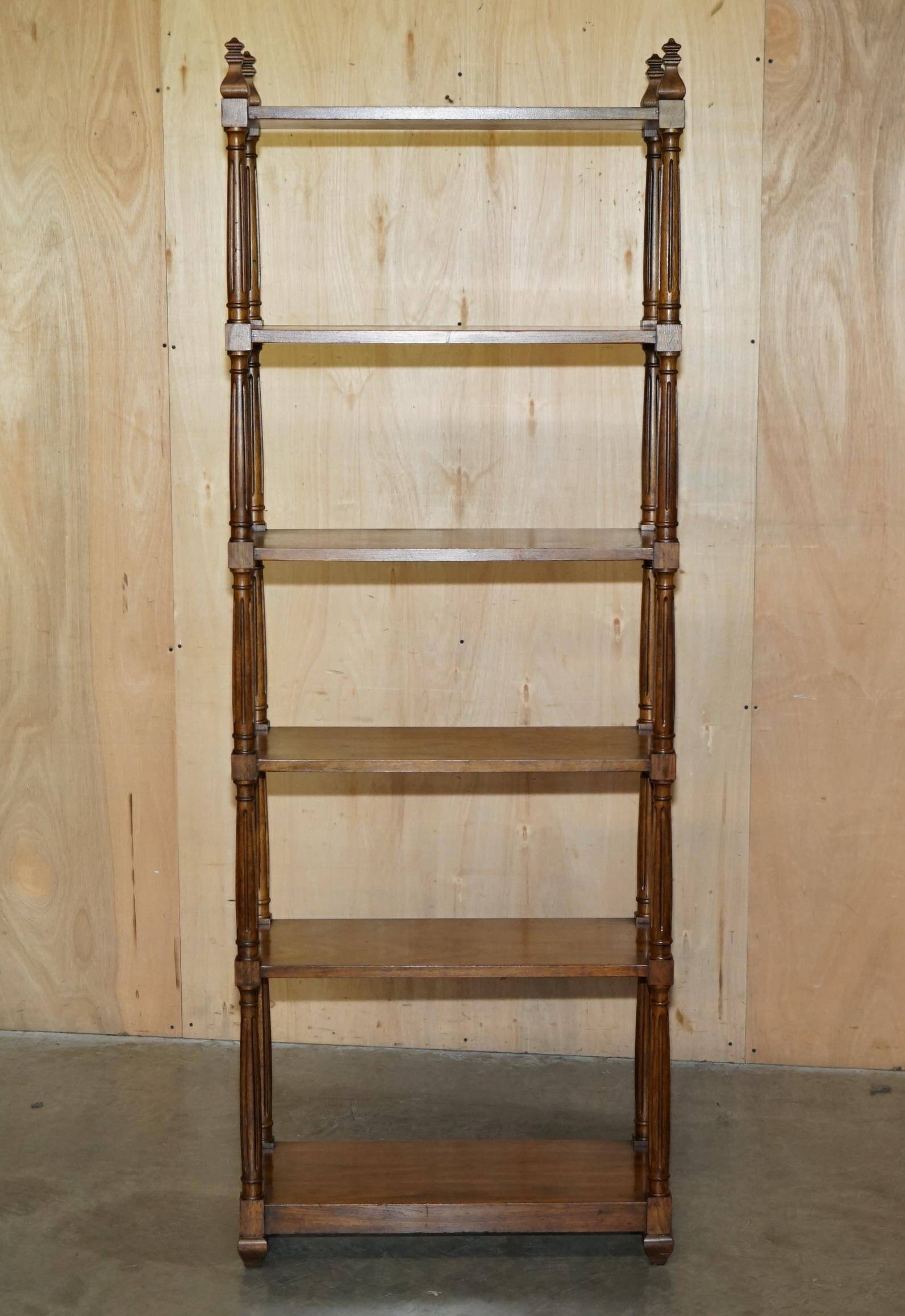 Bibliothèque vintage style Regency en acajou flammé 198 cm