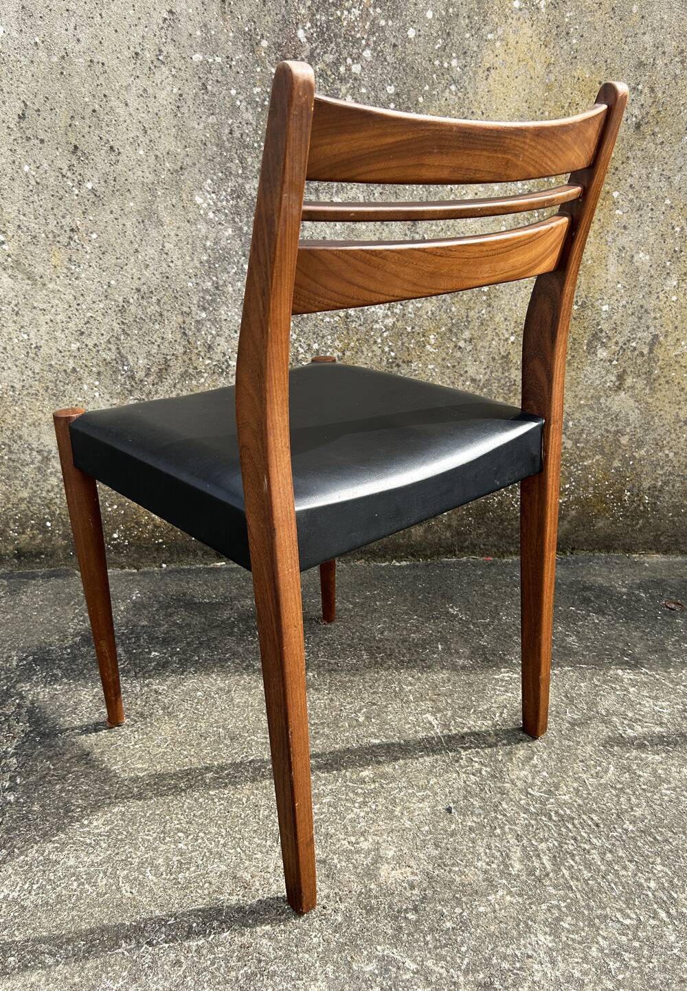 Quatre chaises teck et sky noir, esprit scandinave, vintage, années 60