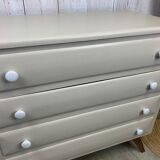 Dresser with compass feet