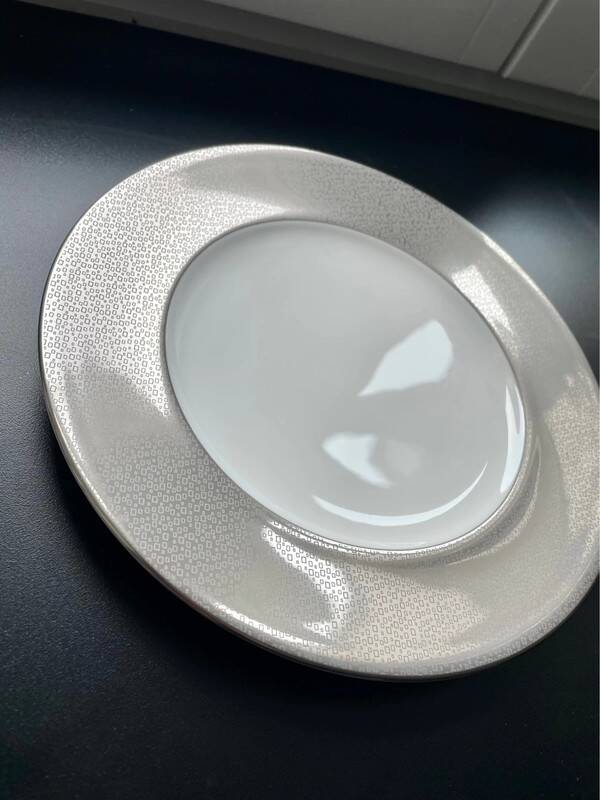 Royal Doulton "Abacus" Plate 22.5 cm Platinum Porcelain
