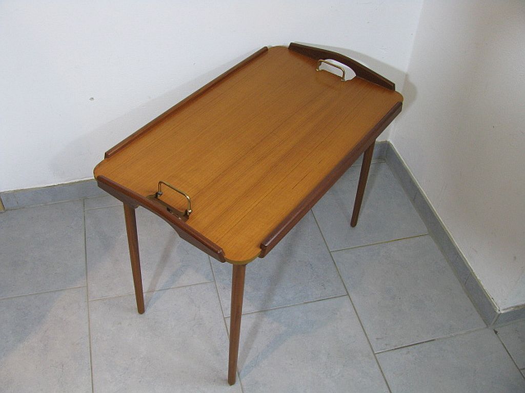 Table d'appoint plateau de service Aase Dreieri Ganddal Norvège  en teck et chêne années 1960