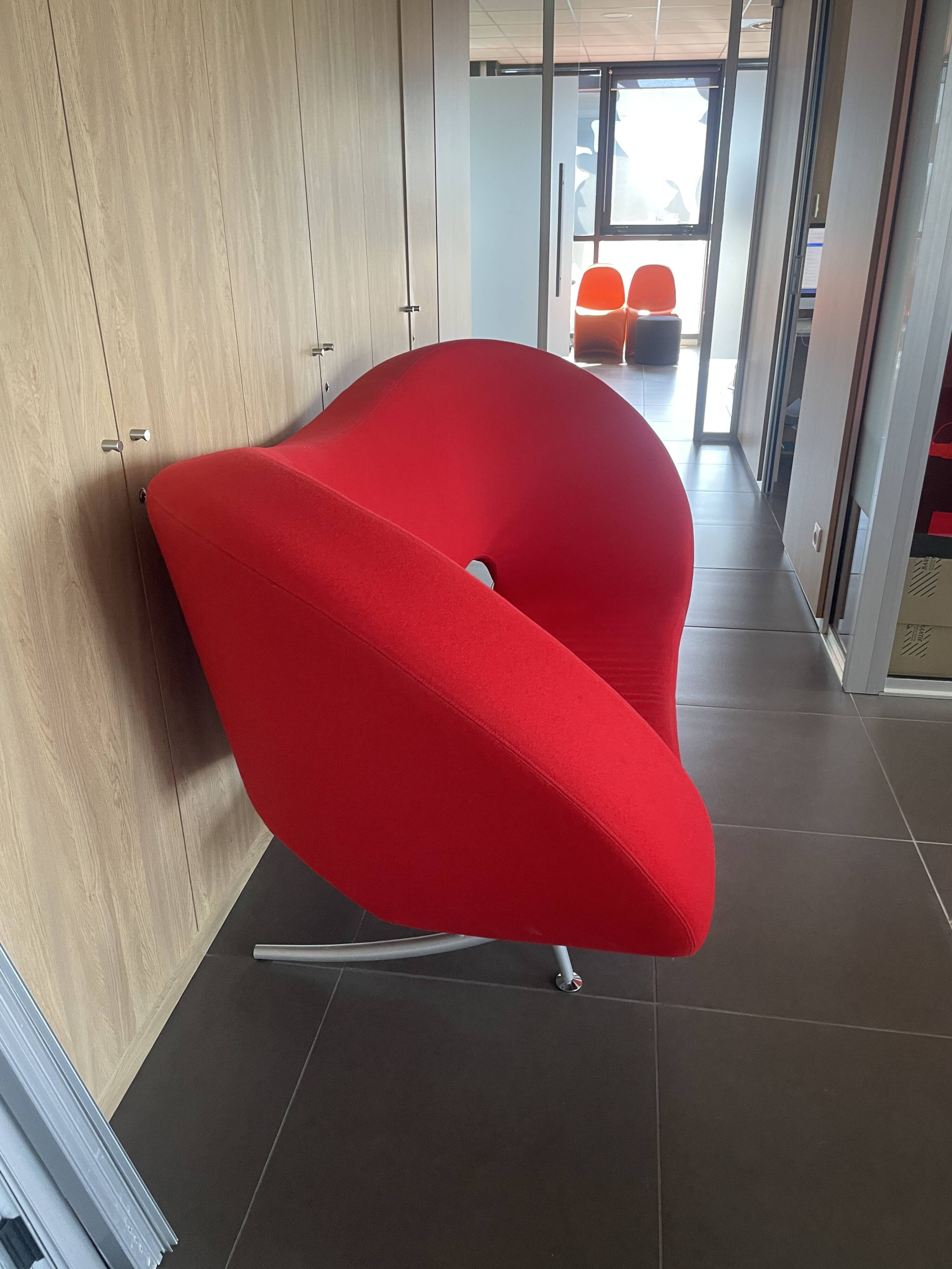 "Victoria & Albert" designer sofa by Ron Arad for Moroso – Kvadrat fabric