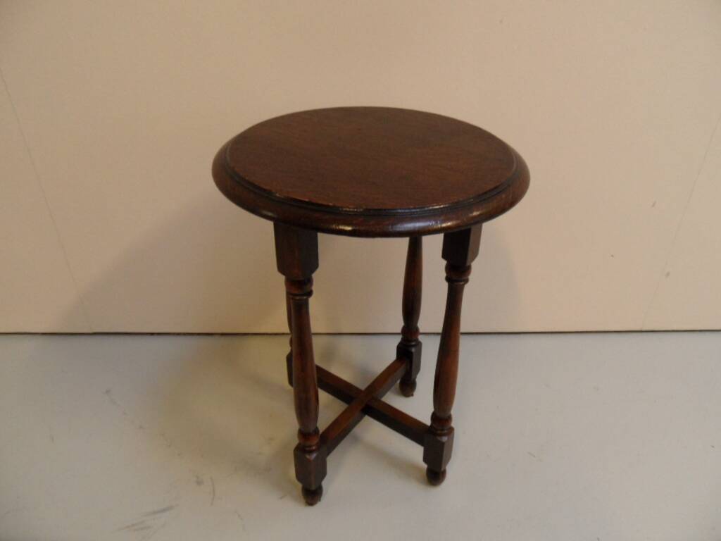 Vintage round oak sidetable
