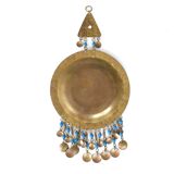 Miroir ethnique rond en laiton décoré de perles, années 60
