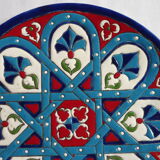 Flat enamelled geometrical patterns