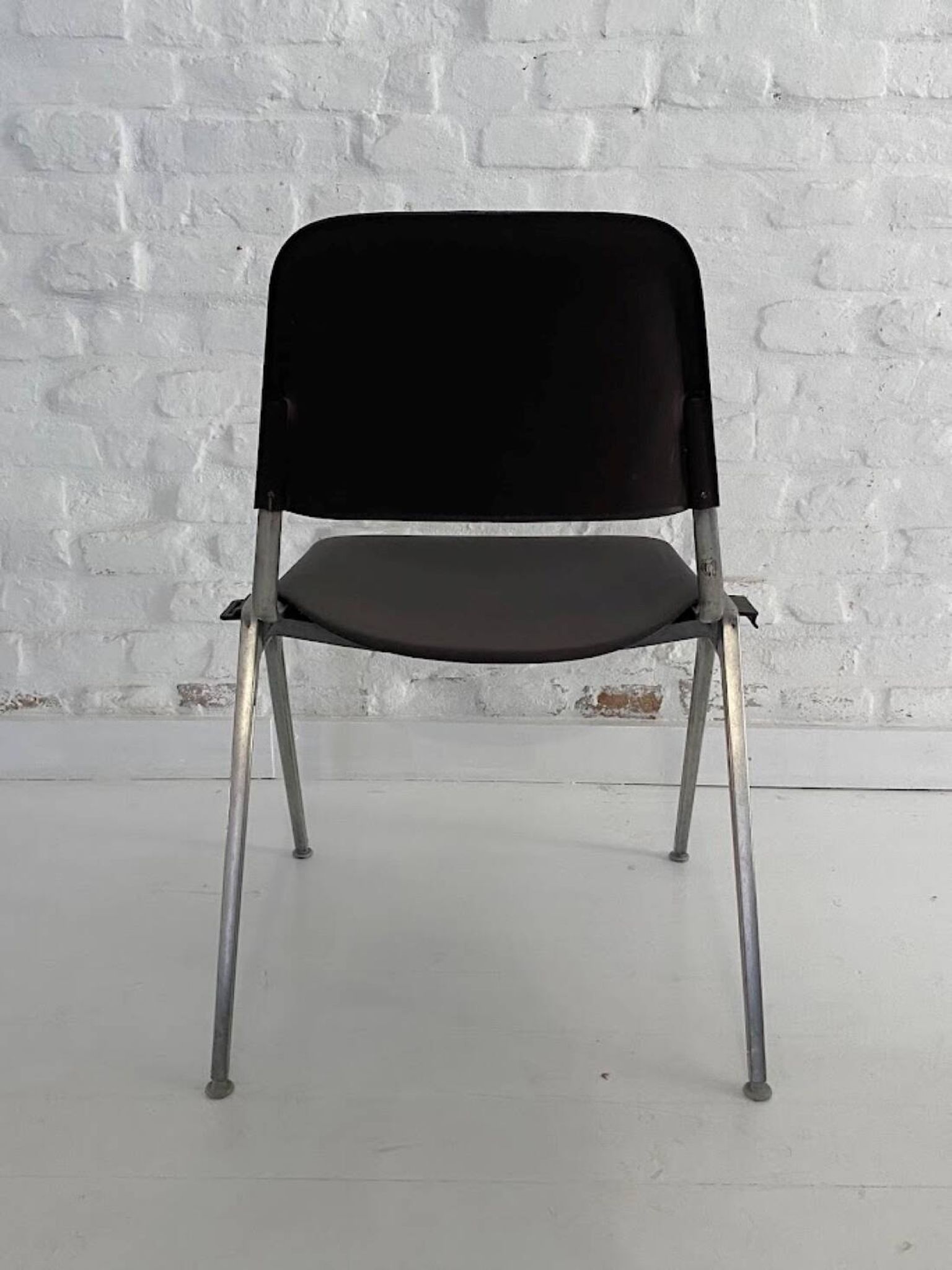 Vintage Knoll International 1601 Model stackable chairs 1970s