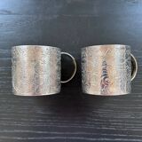 Paire de tasses en argent ciselées