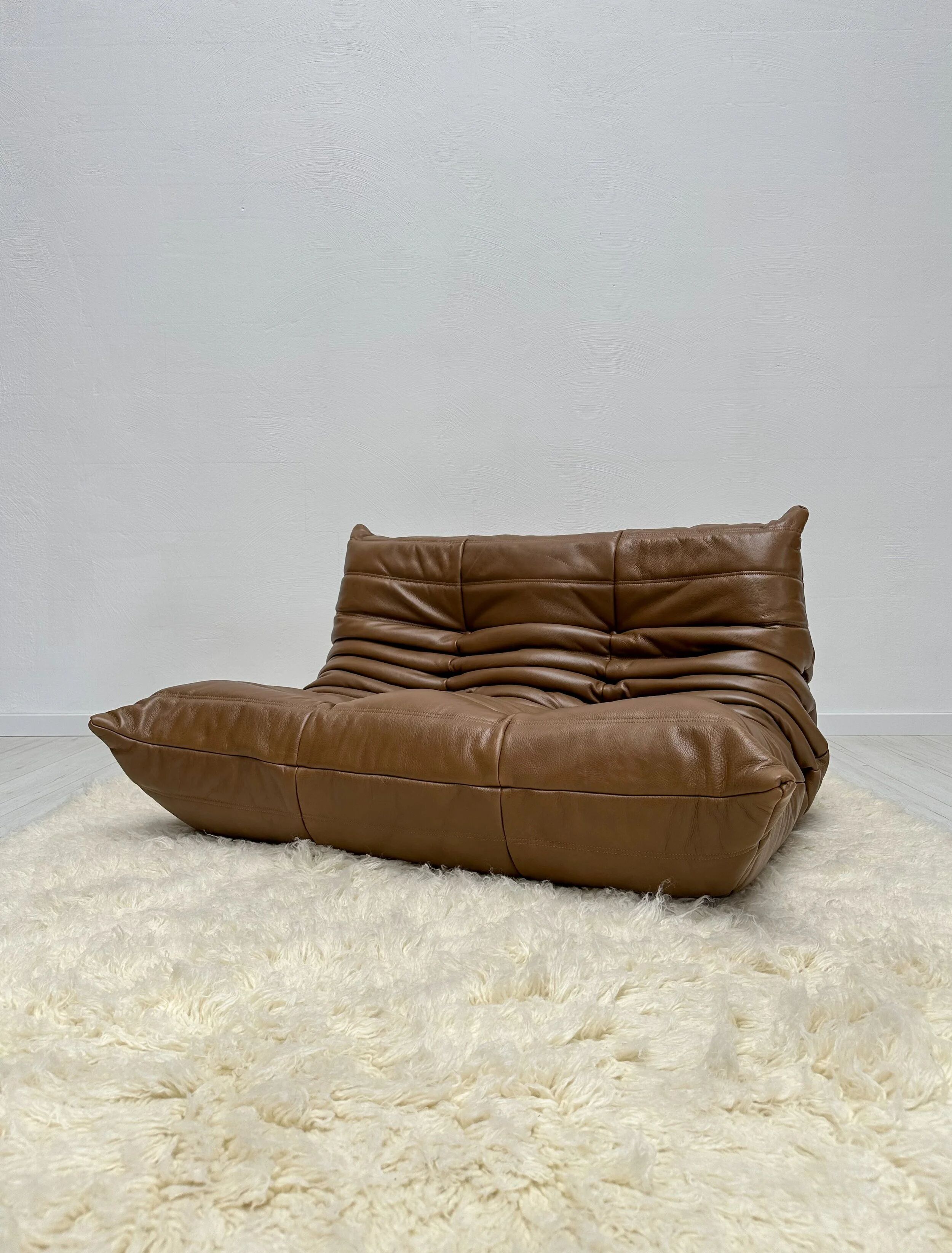 Vintage original leather Togo 2-seater by Michel Ducaroy for Ligne Roset