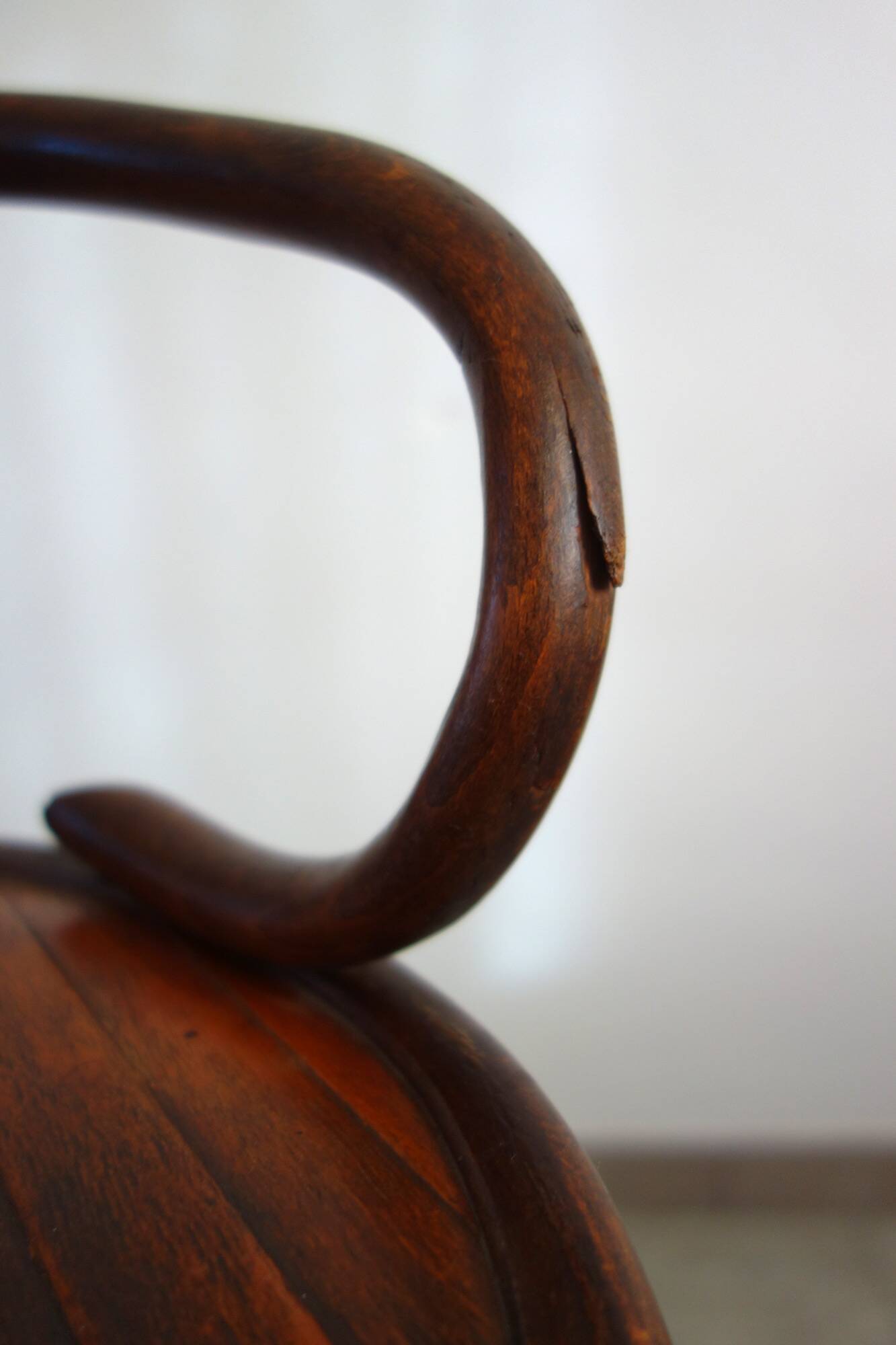 Children's high stool in curved wood, 1890s