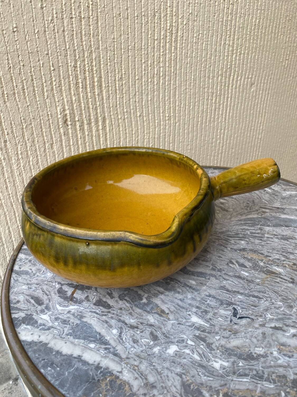 Earthenware fondue pot with glazed finish