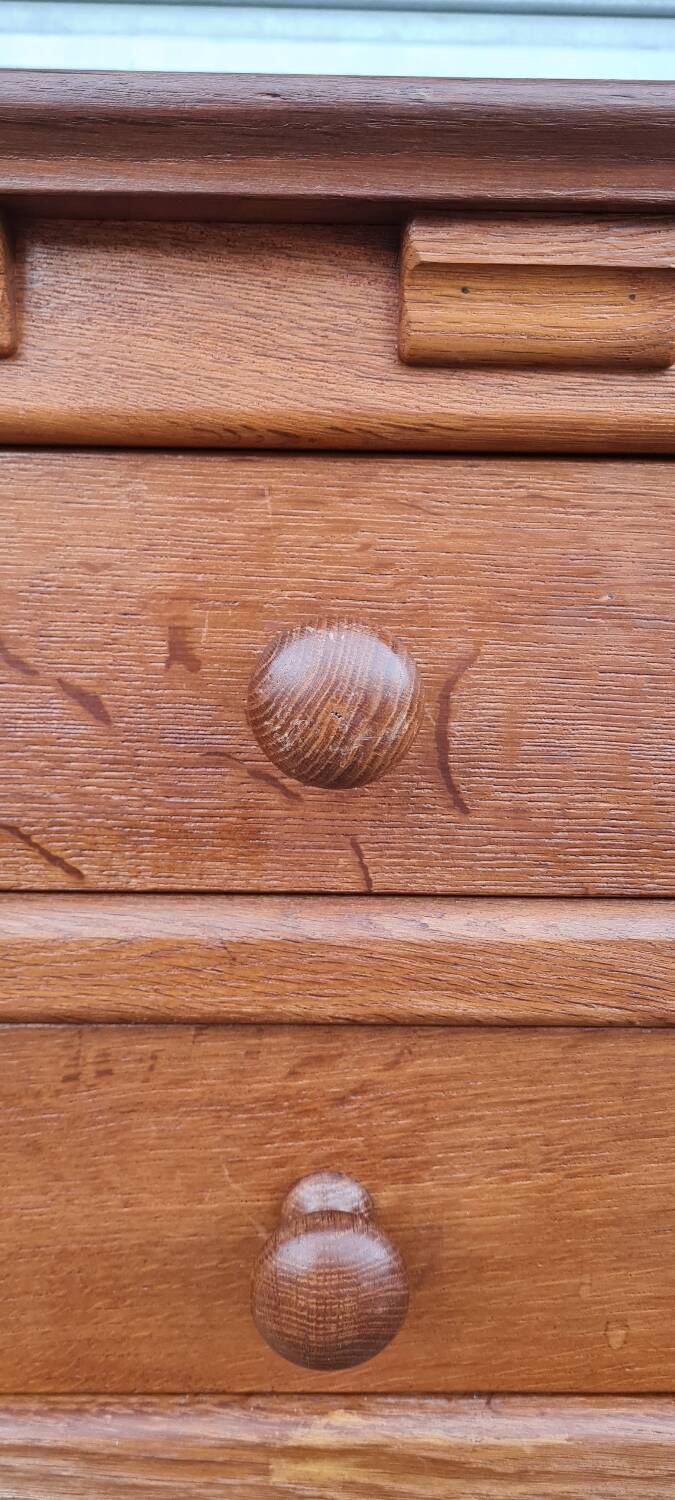 Oak chest of drawers