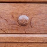 Oak chest of drawers
