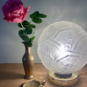 Lampe à poser globe vintage art déco en verre dépoli