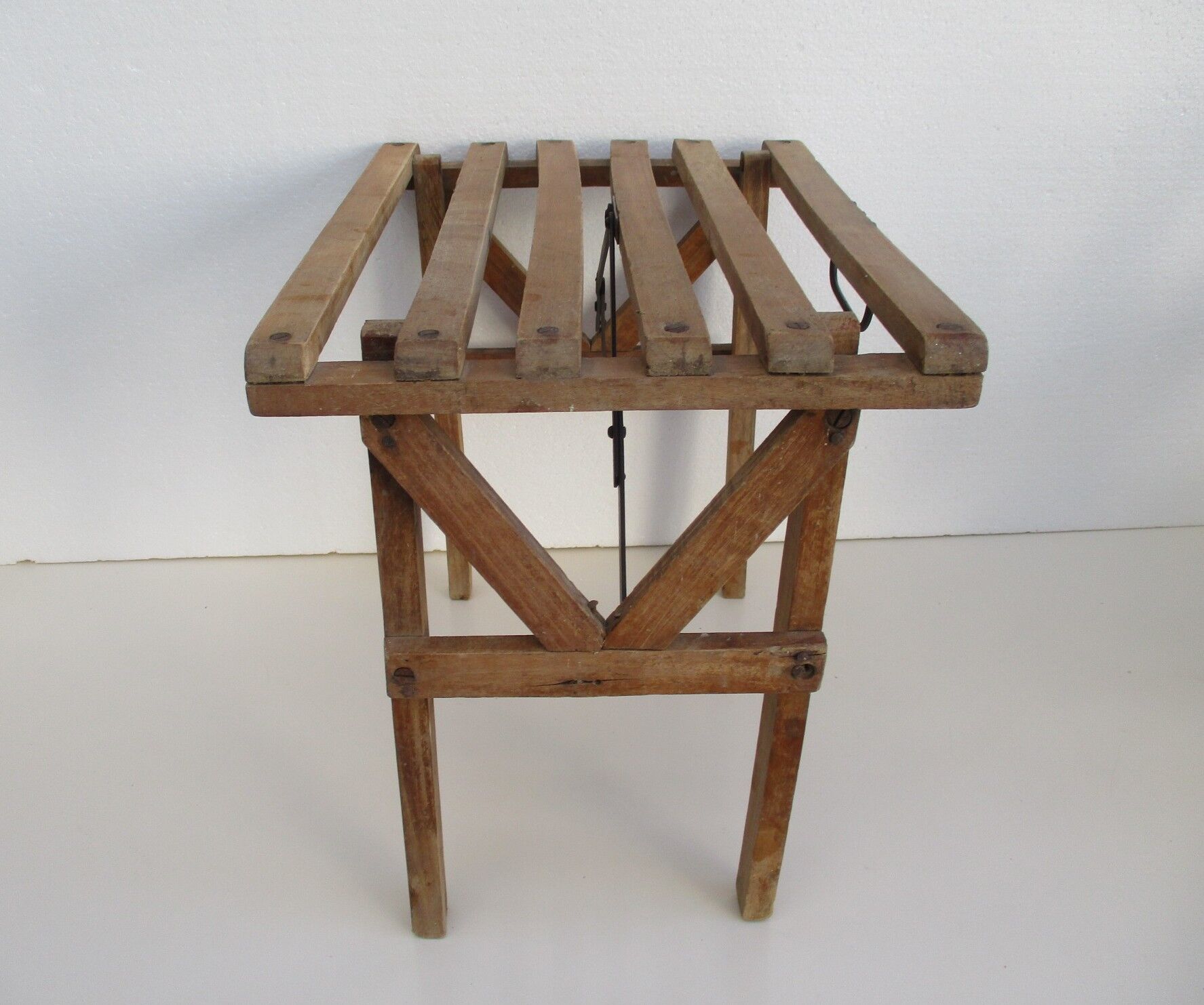 Siège pliant ancien en bois