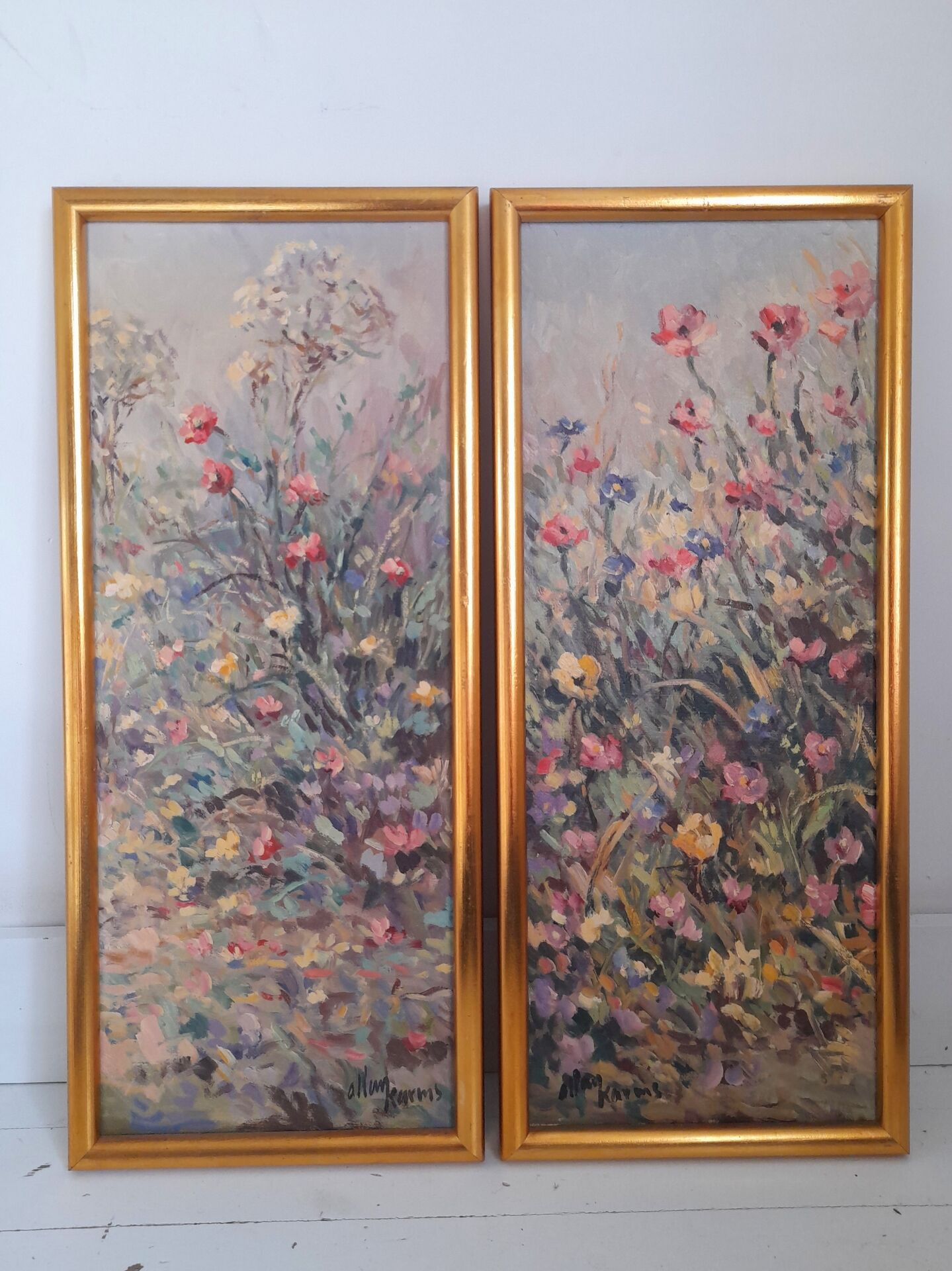 Paire de tableaux floraux danois signés Allan Karms