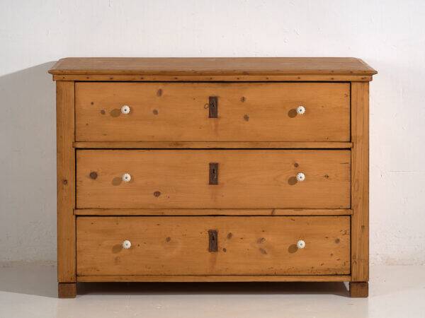 Antique three-drawer chest (circa 1920)