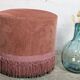 Pouf rond velours vieux rose à franges
