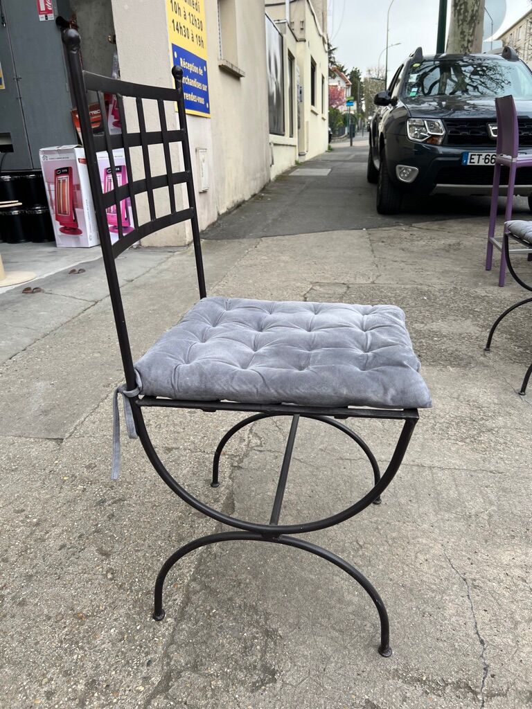 Set of 4 wrought iron chairs with seat cushions