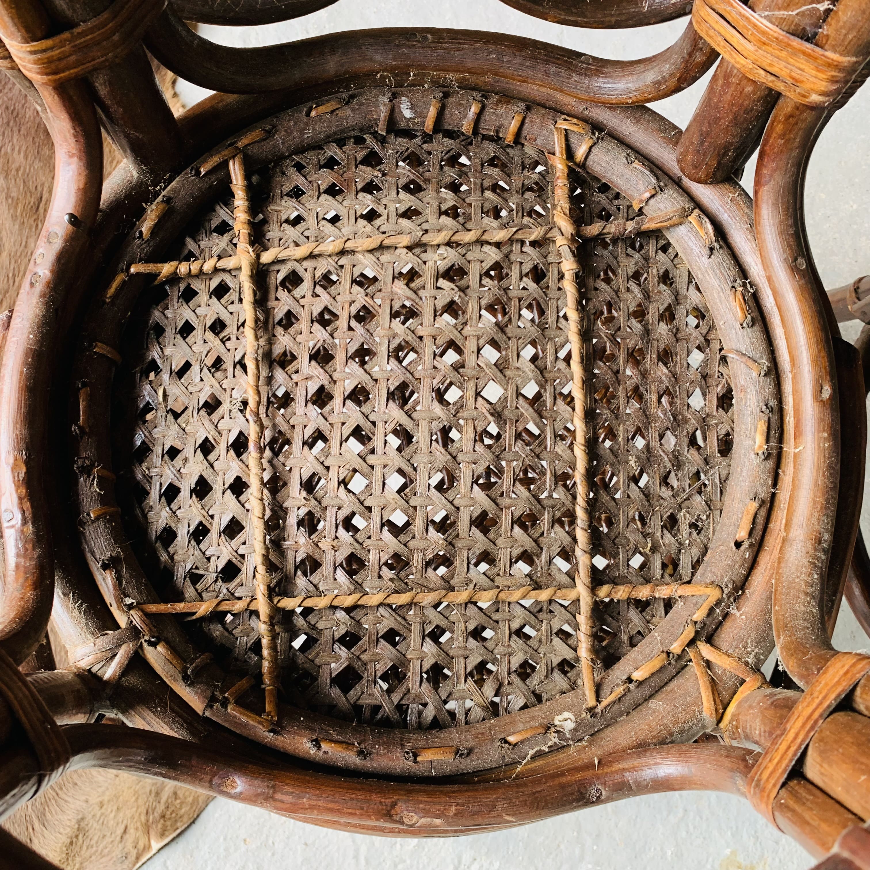 Set of 4 rattan chairs canned