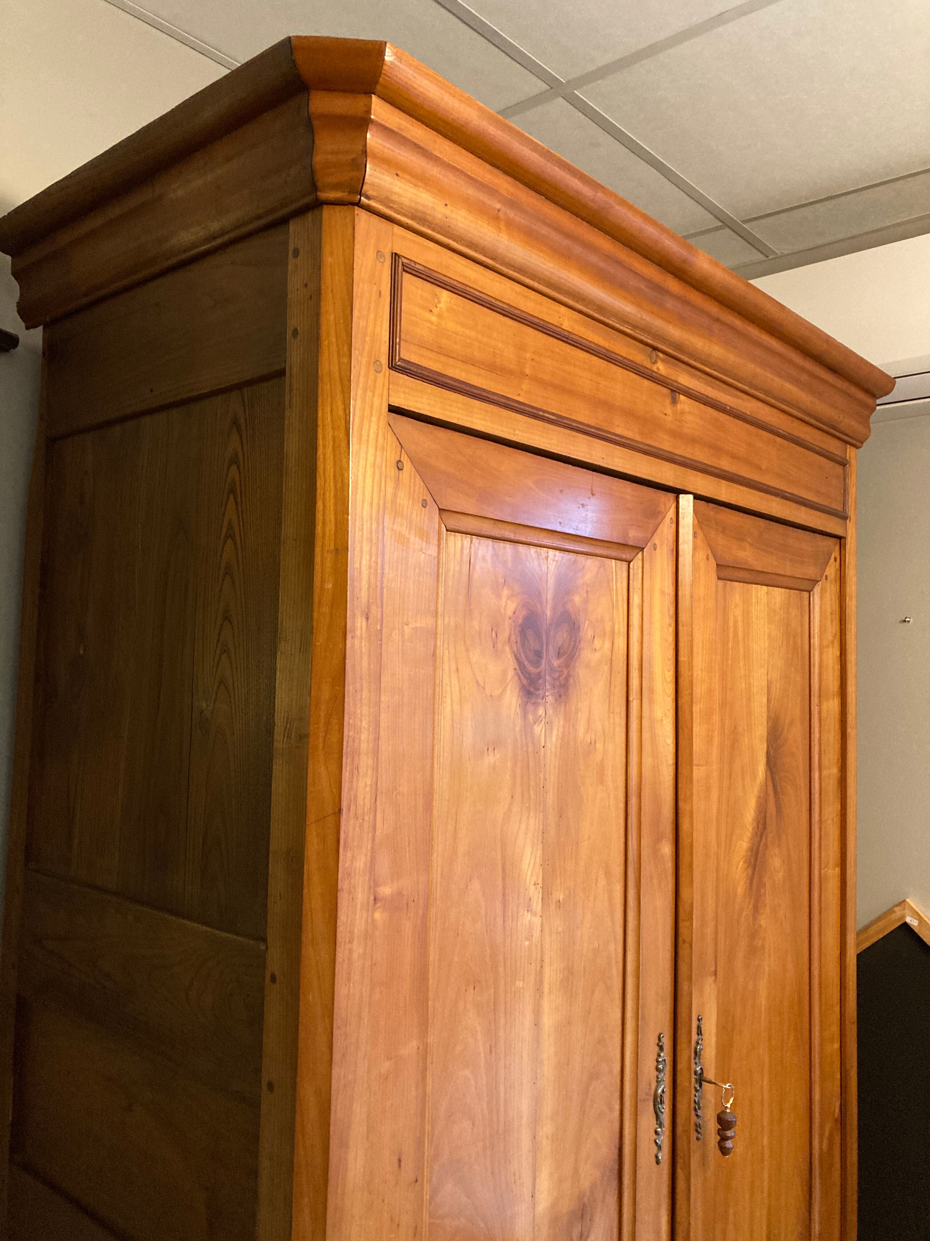 Wardrobe Louis Philippe