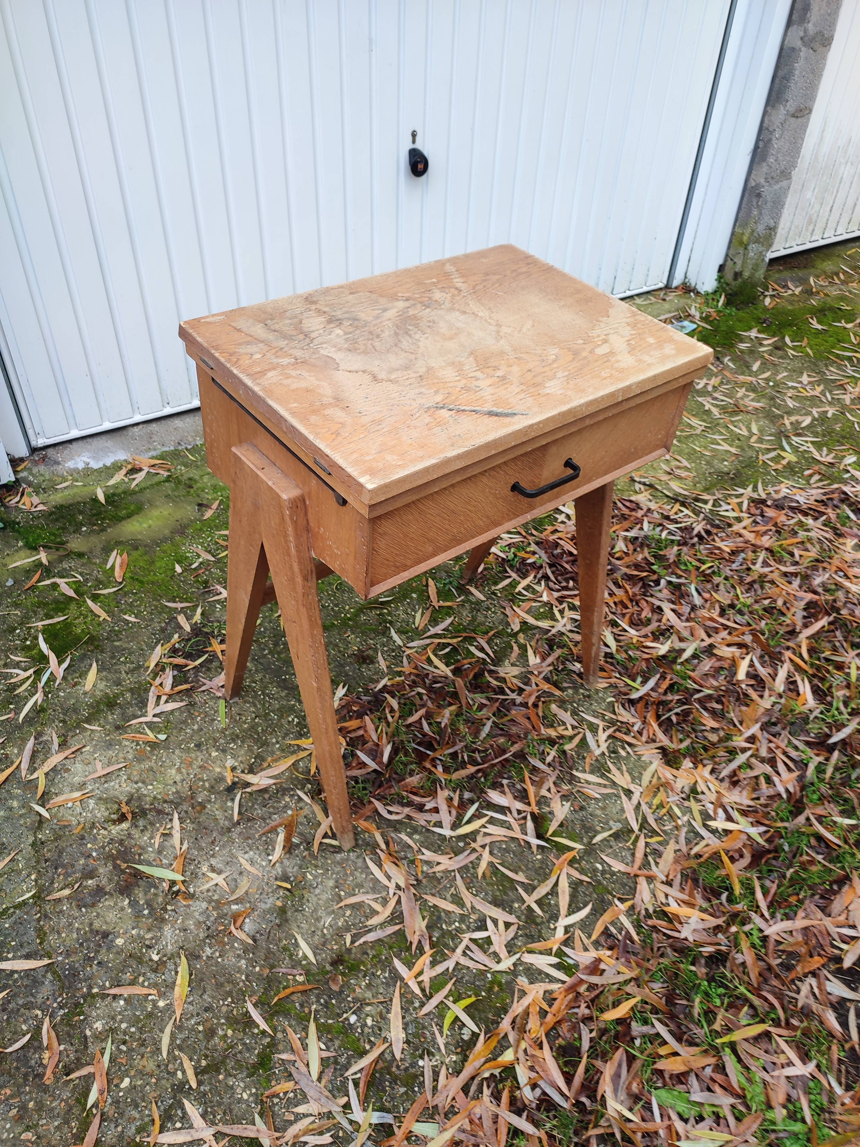 Sewing desk foot compass machine singer