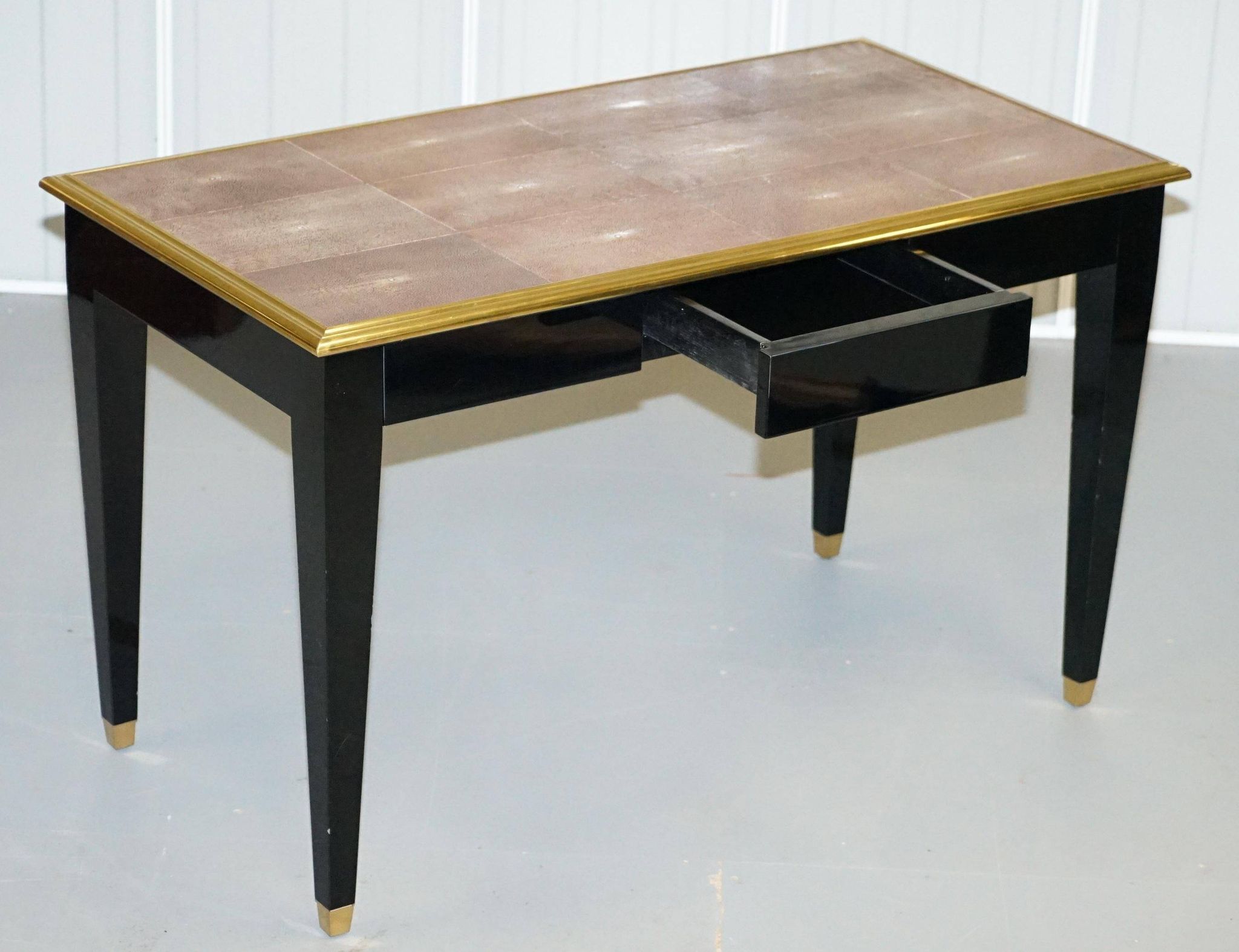 Bureau en Galuchat avec Métal Doré, Modèle Moderne