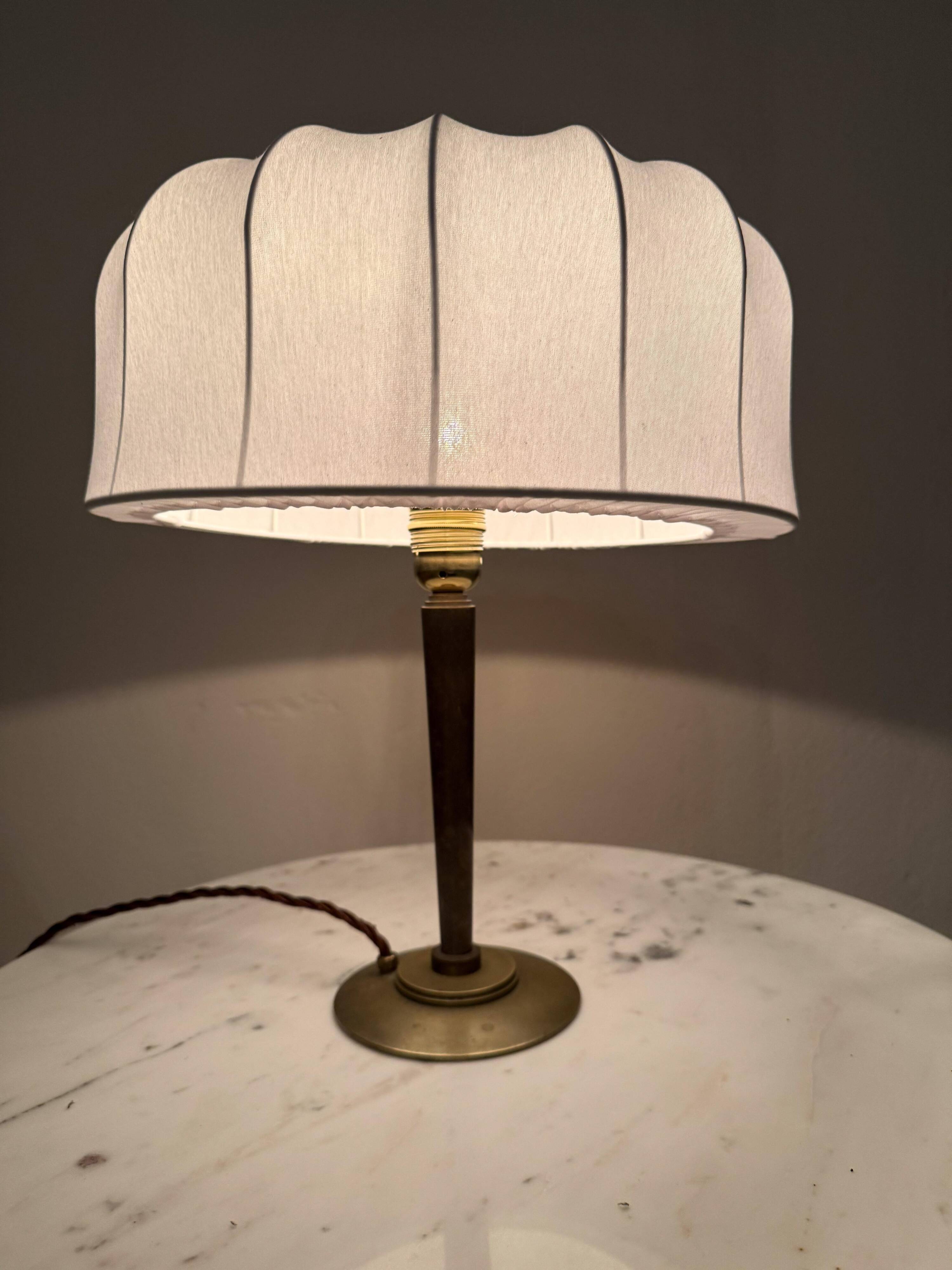 Art Deco bronze table lamp sculpture made in Sweden, 1930s.