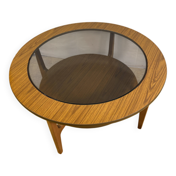 Table basse ronde vintage rétro des années 1960-1970. Un style élégant.