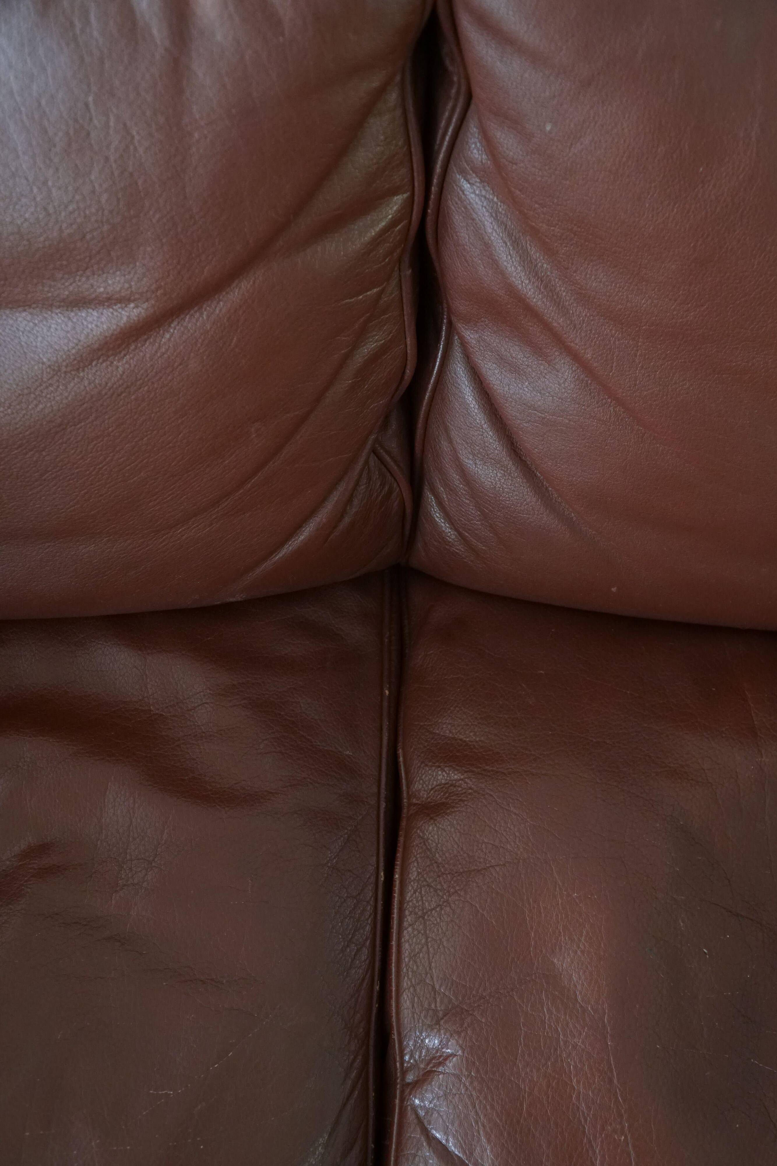 Stouby Møbelfabrik, two-seater sofa in mid-century style in brown leather, 1970s.