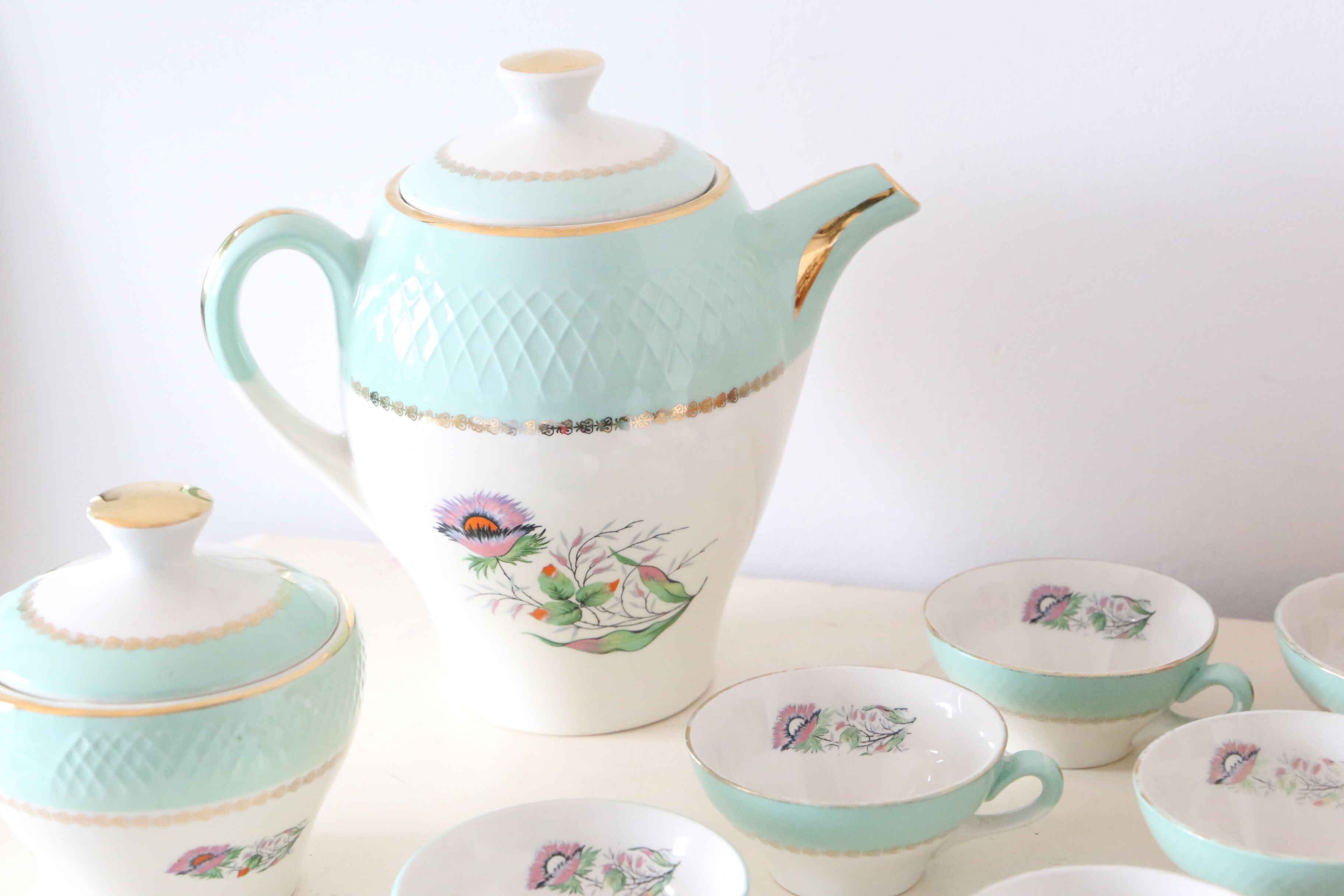 Coffee service, coffee maker, sugar maker, 6 cups and under cups, Moulin des Loups