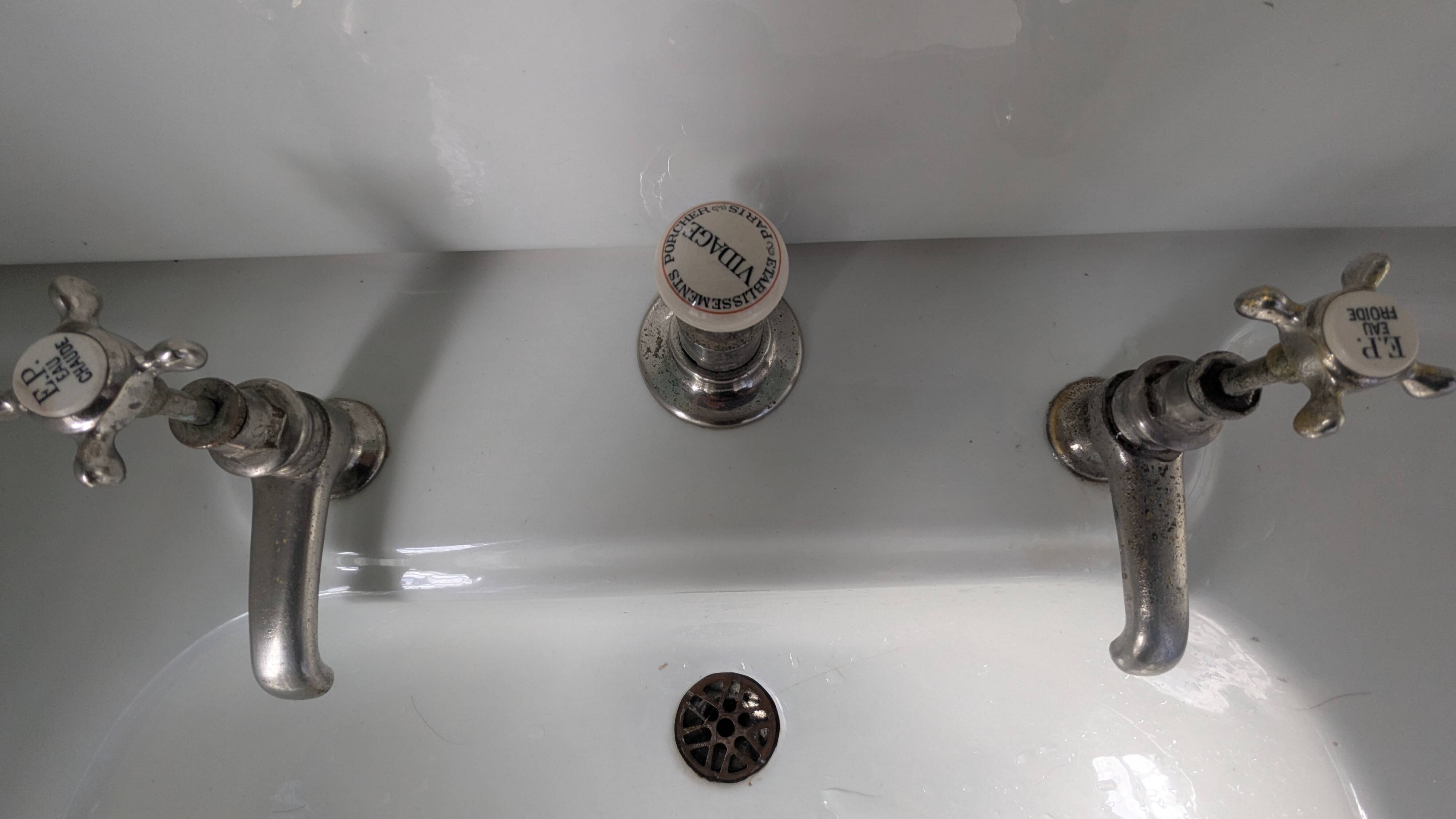 Set of a sink and its retro ceramic splashback.