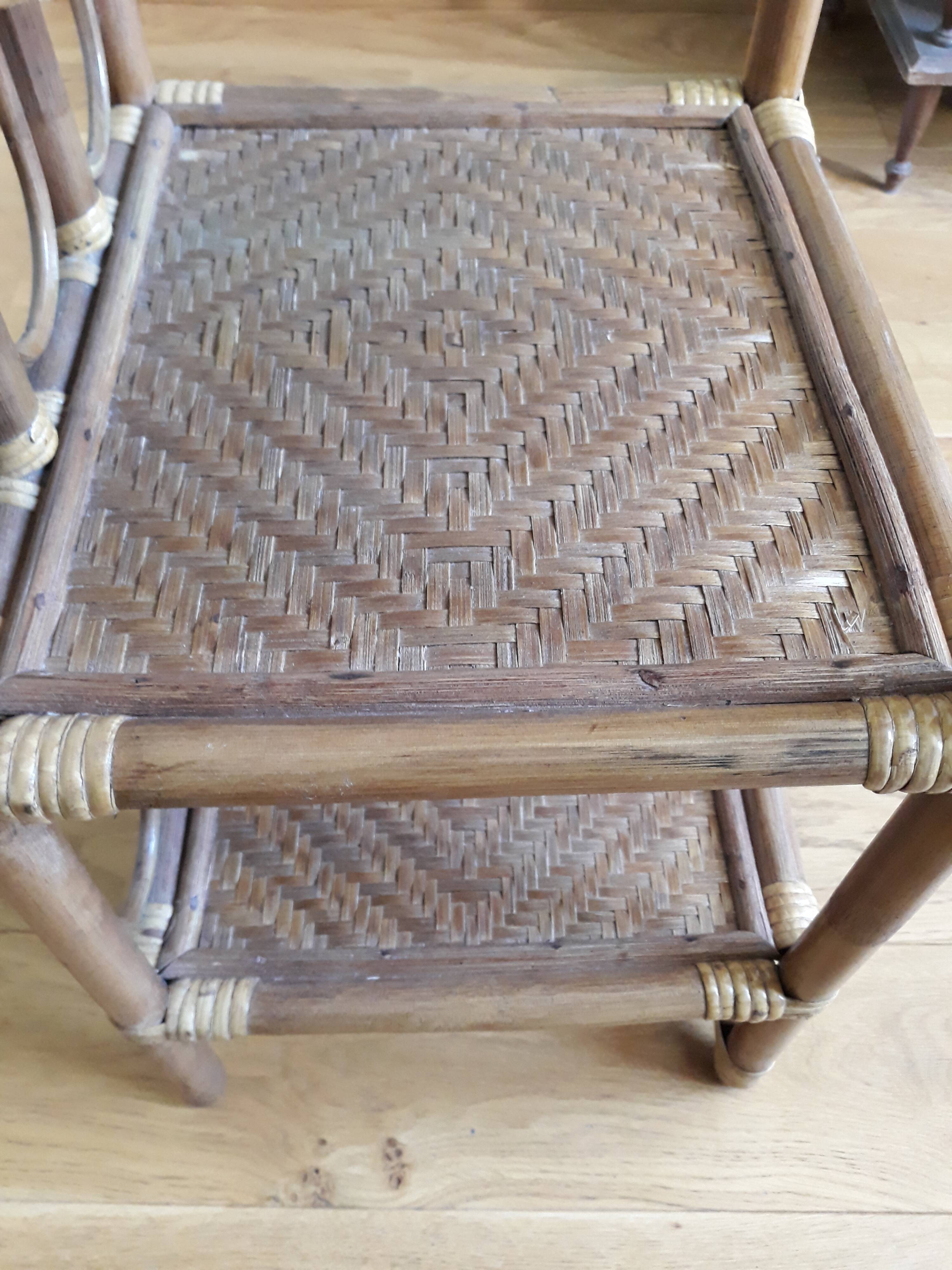 Light rattan shelf with canning