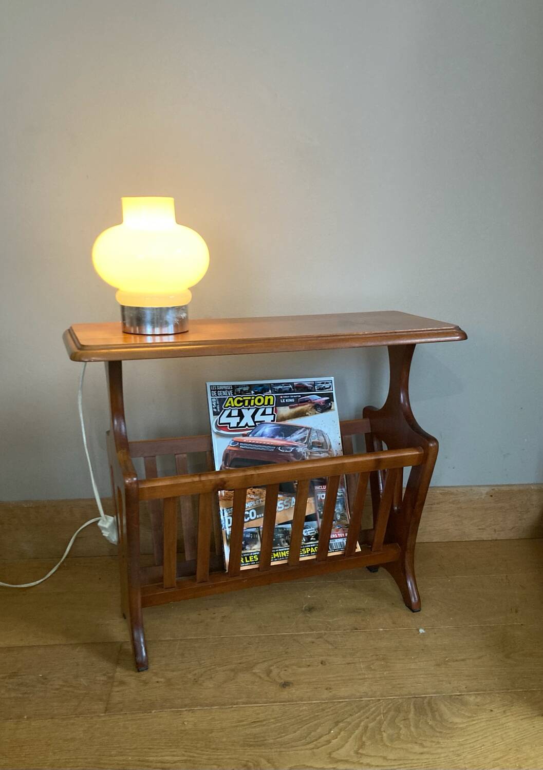 Vintage magazine rack with shelf, Solid cherry wood side table from the 1990s