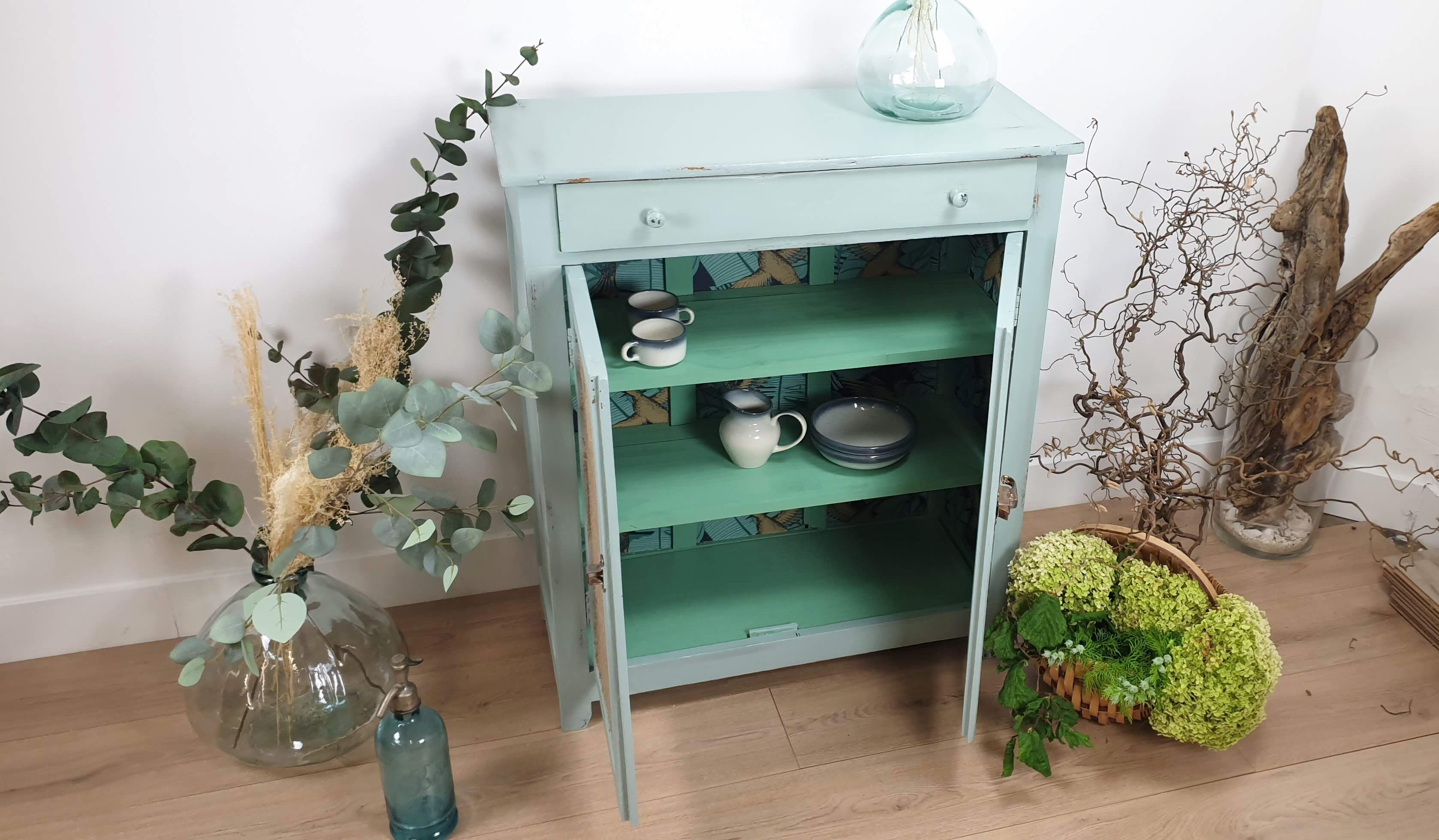 Blue parisian buffet