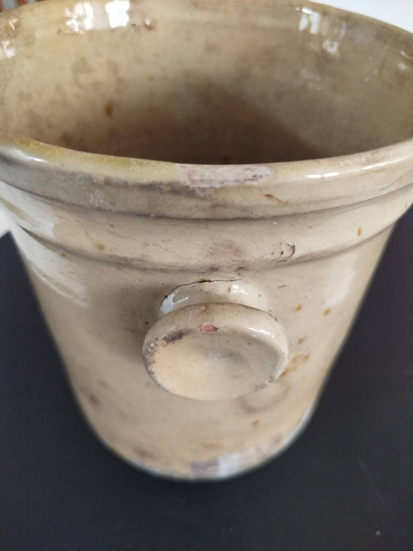 Pot to confit in earth