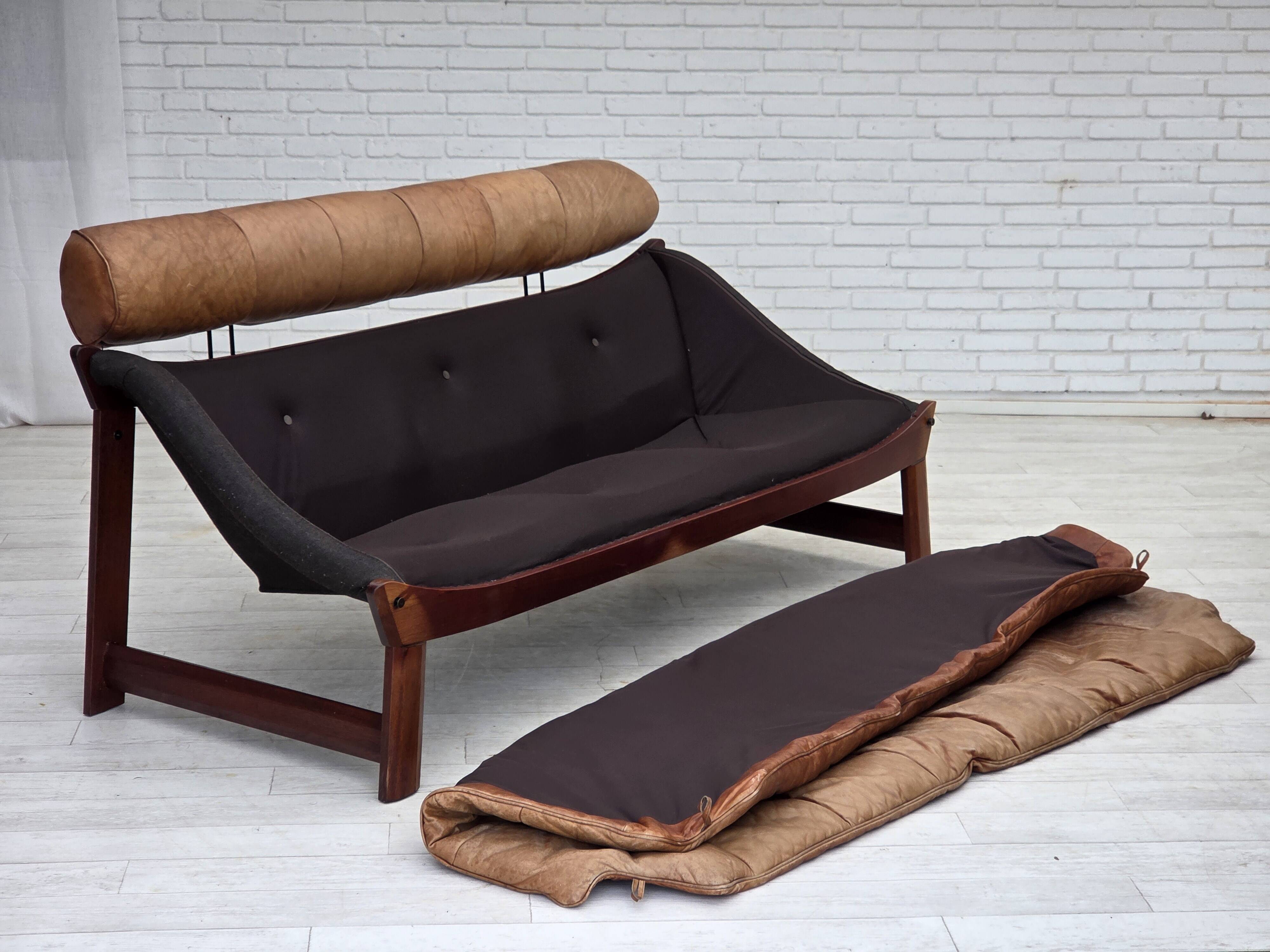 1970s, Norwegian design by Jan Erik Lindgren. 2-seater sofa model "Amazon".