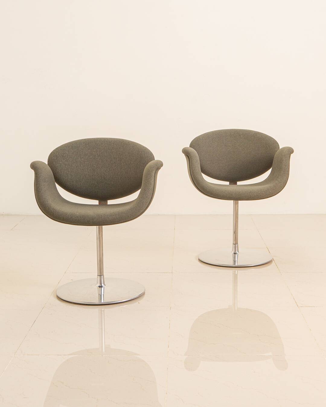 Pair of gray "Little Tulip" armchairs by Pierre Paulin for Artifort 80's