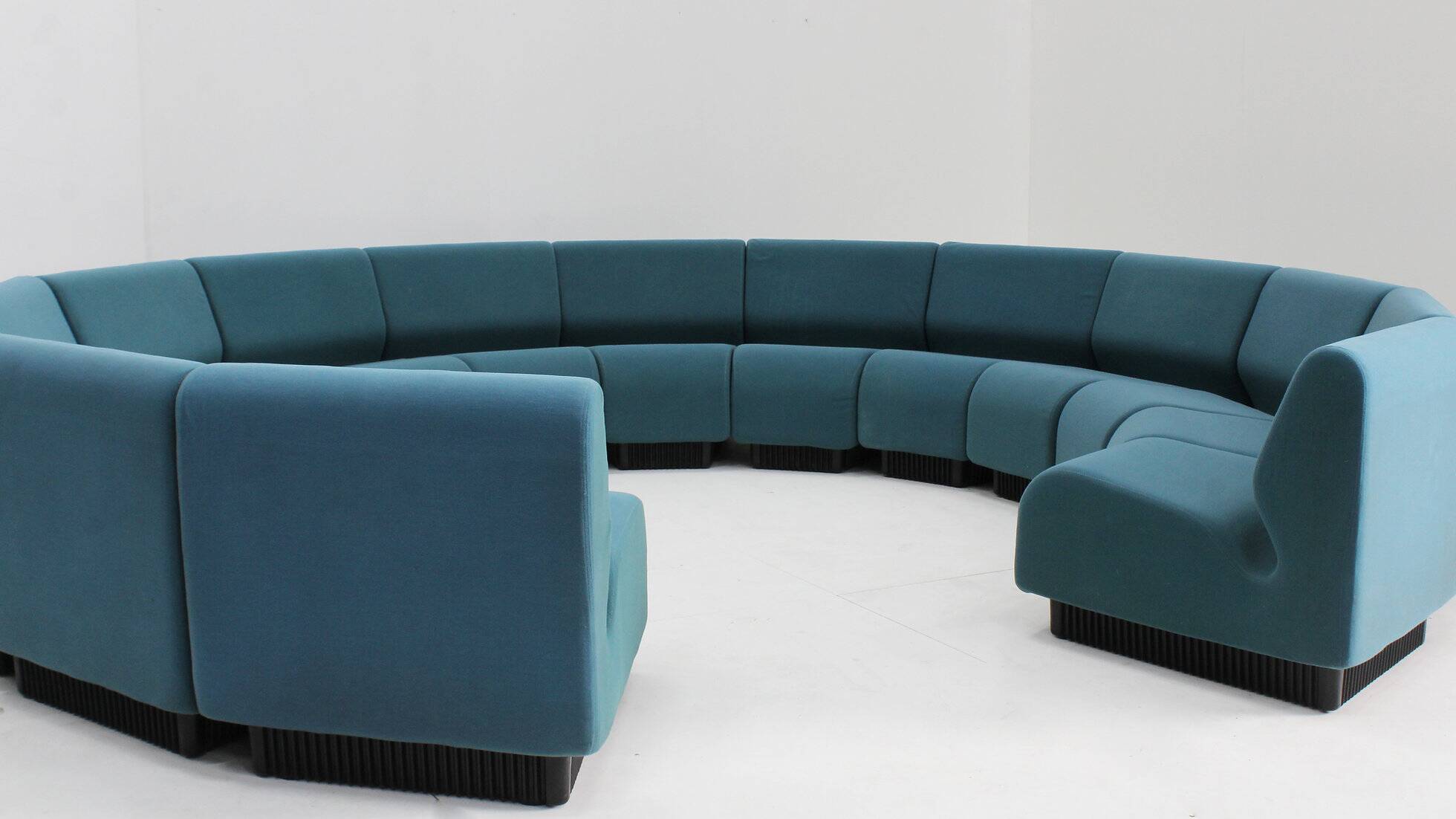Vintage large modular round sofa by Don Chadwick for Herman Miller