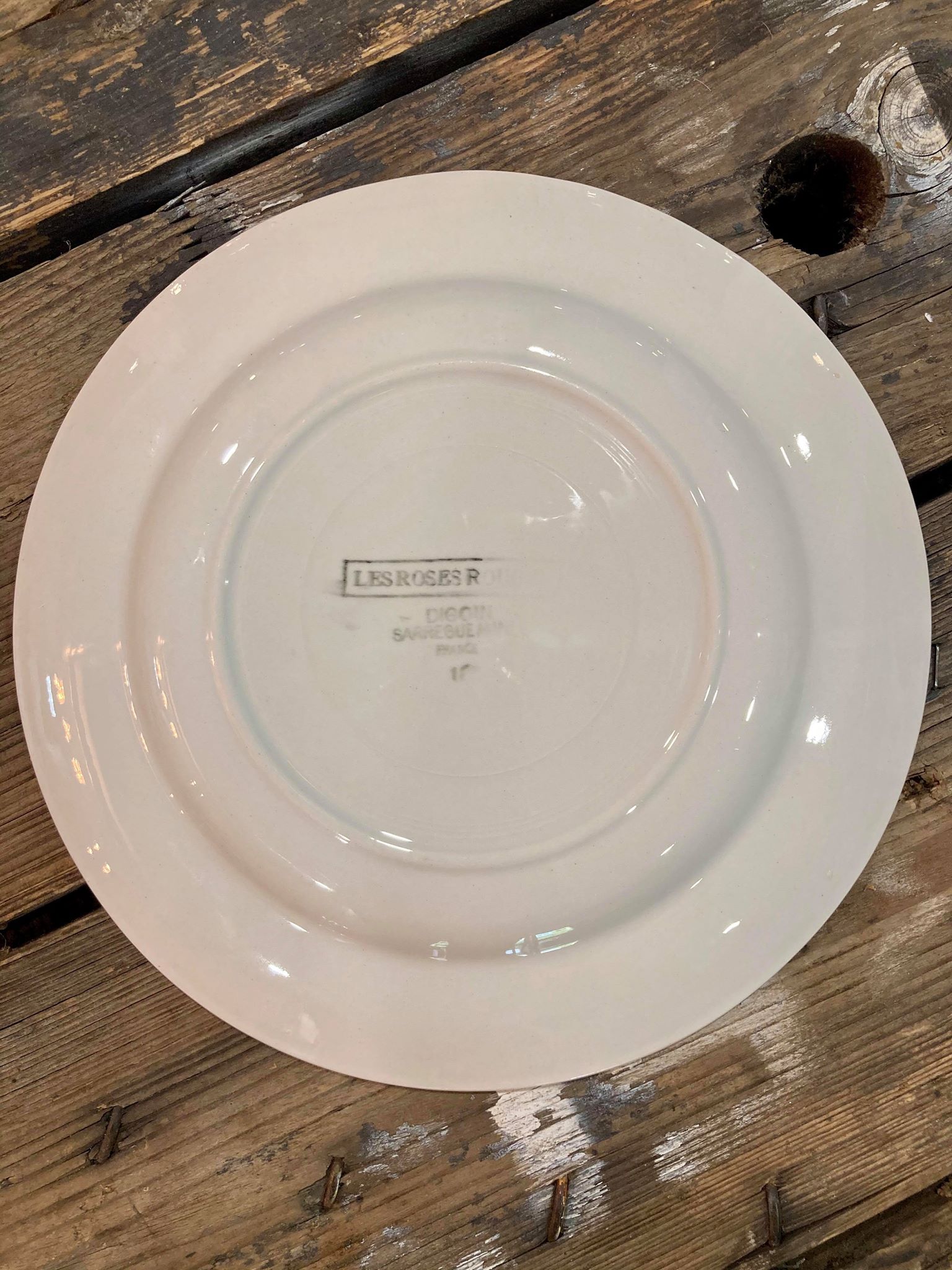 Digoin Sarreguemine red plate