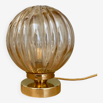 Lampe à poser globe vintage en verre ambré